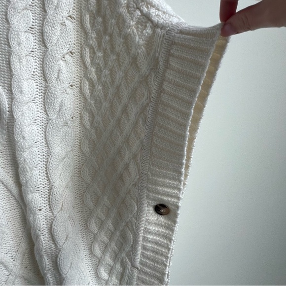 TALBOTS  Cream Cable Knit Sweater Poncho Cape w/ Faux Fur Collar NWT Small - Picture 7 of 11